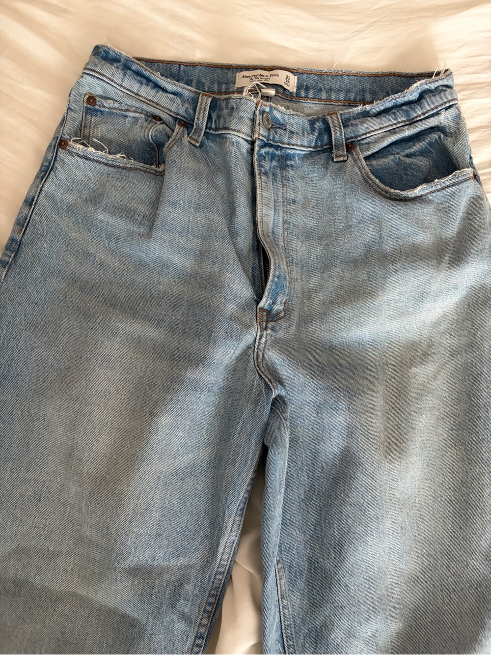 Abercrombie & Fitch Ultra High Rise The 90s Straight - Curve Love - size 12/31R - Picture 4 of 8